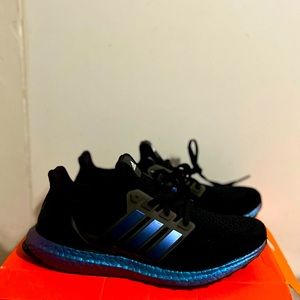 Adidas Ultra boost DNA 5.0 "Blk/Metallic Blue" Sz 9
